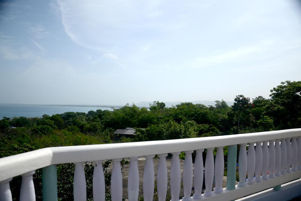 Jah Freedom Hotel Negril Exterior photo